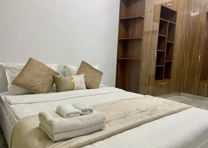 Adress Cd12 Appartement Boekarest